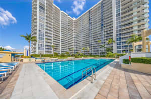 7601 E Treasure Dr 1722, North Bay Village