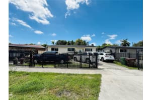 1158 W 24th St, Hialeah