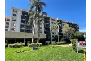 900 Ne 195th St 703, Miami