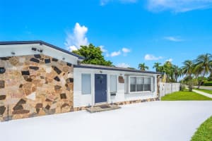 600 SW 10th St, Hallandale Beach, FL 33009 - MLS#A11870647