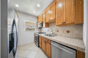 3501 SW 87th Ave, Miami, FL 33165 - MLS#A11870695