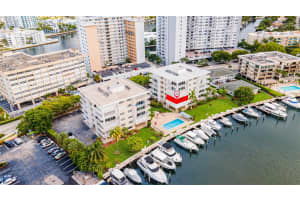 126 Golden Isles Dr 34A, Hallandale Beach, FL 33009 - MLS#A11870730