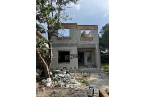 2780 Nw 44 St, Miami