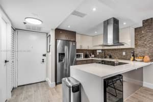 20367 W Country Club Dr L25, Aventura