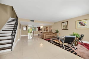 715 NE 27th Ave, Hallandale Beach, FL 33009 - MLS#A11870943