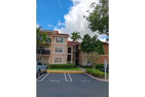 8821 Wiles Rd 308, Coral Springs