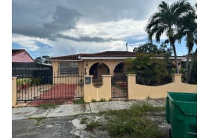 911 NW 30th Pl, Miami, FL 33125 - MLS#A11870979