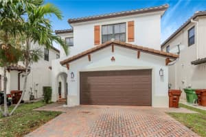 3293 W 98th Pl, Hialeah