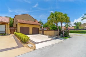 1006 NE 202nd Ln, Miami, FL 33179 - MLS#A11871023