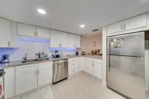 552 NW 98th Ave, Plantation, FL 33324 - MLS#A11871046