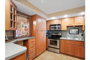 437 Golden Isles Dr 9H, Hallandale Beach, FL 33009 - MLS#A11871078