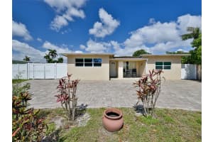 104 N 31st Ct, Hollywood, FL 33021 - MLS#A11871180