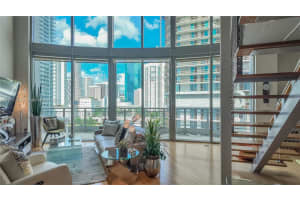 690 Sw 1st Ct 1502, Miami
