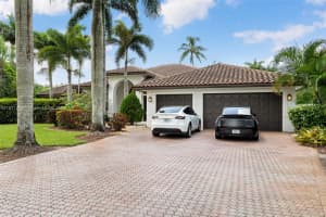 11174 SW 37th Mnr, Davie, FL 33328 - MLS#A11871318