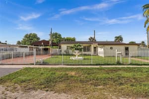 590 W 39th St, Hialeah, FL 33012 - MLS#A11871376