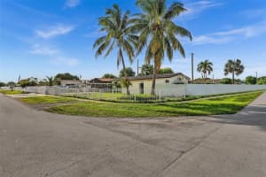 590 W 39th St, Hialeah, FL 33012 - MLS#A11871376