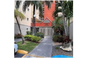 8323 Nw Lake Dr. 404, Doral