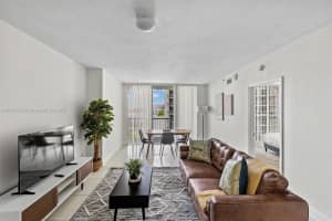 1750 N Bayshore Dr 1811, Miami