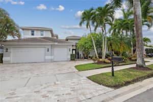 1371 Victoria Isle Dr, Weston