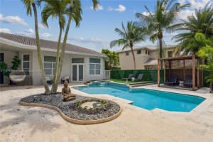 1371 Victoria Isle Dr, Weston, FL 33327 - MLS#A11871499