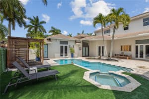 1371 Victoria Isle Dr, Weston, FL 33327 - MLS#A11871499