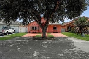 8790 NW 142nd St, Miami Lakes, FL 33018 - MLS#A11871518