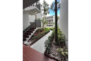8810 Sw 132nd Pl 103dn, Miami