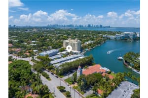 4710 Pine Tree Dr 26, Miami Beach