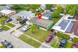 6611 Park St, Hollywood, FL 33024 - MLS#A11871632