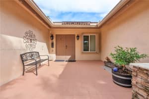 8931 NW 55th Pl, Coral Springs, FL 33067 - MLS#A11871807