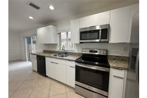 324 NE 3rd St E, Hallandale Beach, FL 33009 - MLS#A11871851