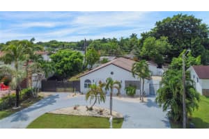 9930 SW 48th St, Miami, FL 33165 - MLS#A11871865