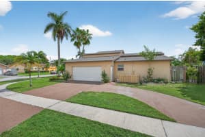 9928 NW 47th St, Sunrise, FL 33351 - MLS#A11871999