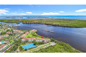 6082 Se Landing Way 11, Stuart