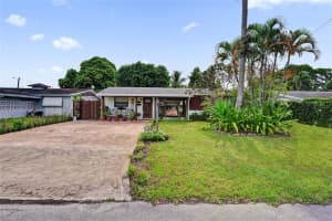 2021 N 56th Way, Hollywood, FL 33021 - MLS#A11872006