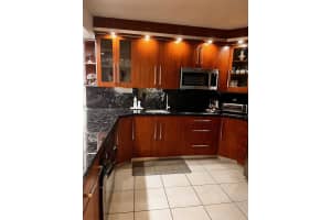 20200 W Country Club Dr 120, Aventura