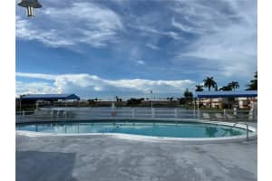 815 SW 10th Ter 15V, Hallandale Beach, FL 33009 - MLS#A11872074