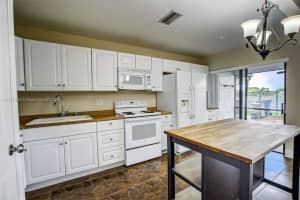 388 NW 103rd Ter 388, Pembroke Pines, FL 33026 - MLS#A11872104
