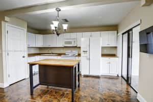388 NW 103rd Ter 388, Pembroke Pines, FL 33026 - MLS#A11872104