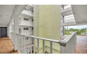 8001 Crespi Blvd 4B, Miami Beach, FL 33141 - MLS#A11872145
