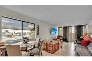 8001 Crespi Blvd 4B, Miami Beach, FL 33141 - MLS#A11872145