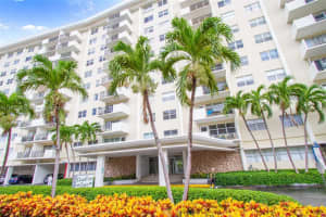 401 Golden Isles Dr 702, Hallandale Beach