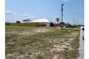 1725 NE 5 th pl, Cape Coral, FL 33909 Sold 10/31/25