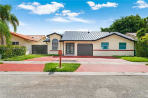 1025 NW 128th Ct, Miami, FL 33182 - MLS#A11872260