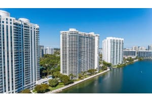 7000 Island Blvd #1402, Aventura