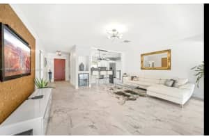 909 N 13th Ct, Hollywood, FL 33019 - MLS#A11872298