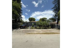 2921 Nw 66th St, Miami