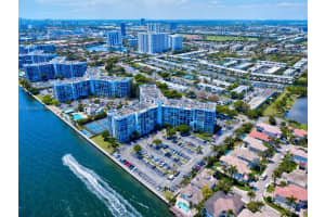 1000 Parkview Dr 412, Hallandale Beach