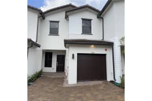 245 Sw 159 Court, Pembroke Pines