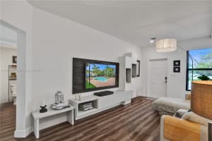 136 Sw 185th Way Pembroke Pines, FL 33029 - MLS#A11872402